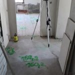 chodba bytu stavební opravy podlah