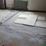 hlavní obytný prostor s kuchyňskou linkou provádění nové podlahy Fermacell